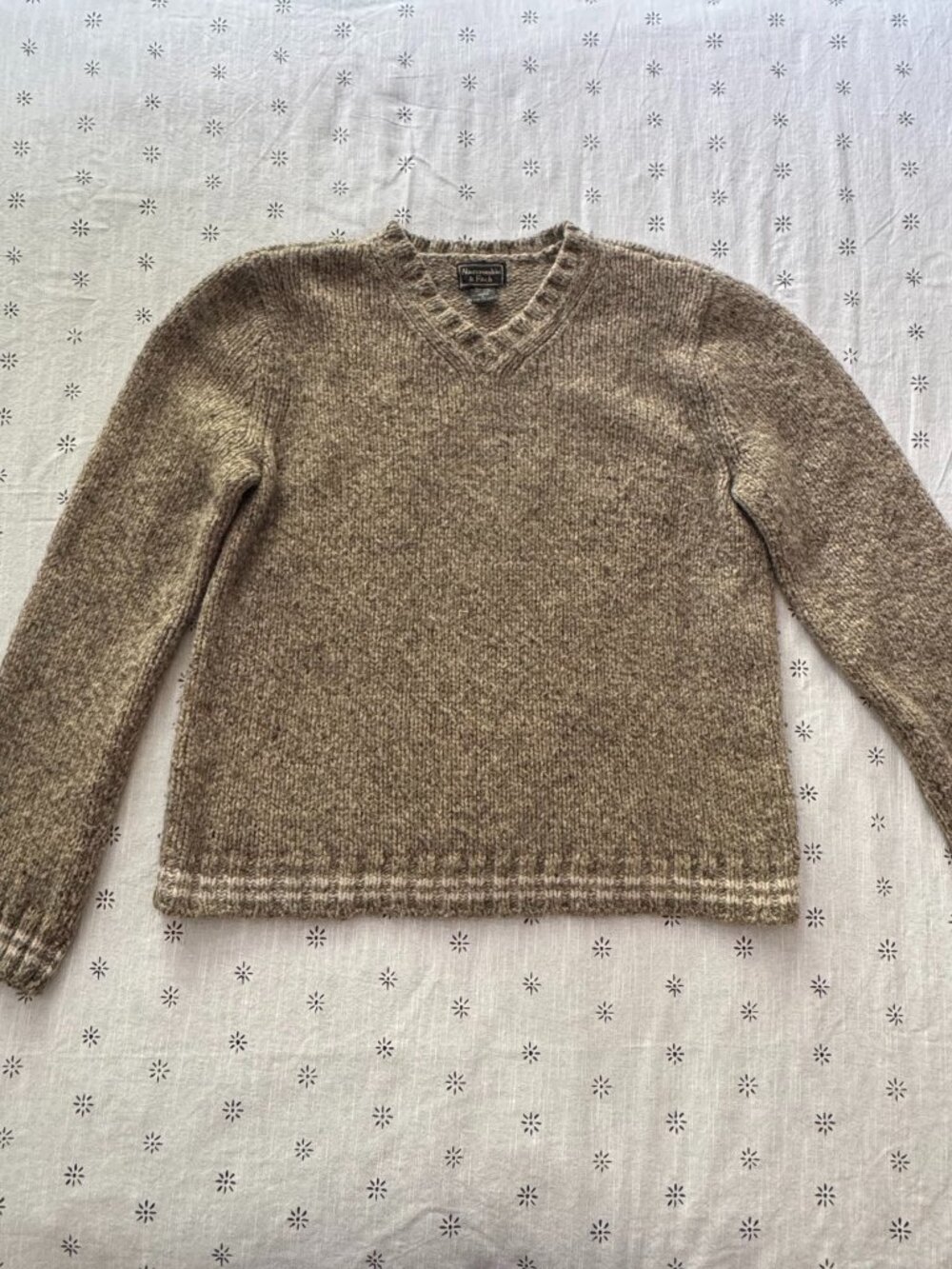 Vintage Abercrombie & Fitch Women’s V-Neck Sweater in Heathered Brown